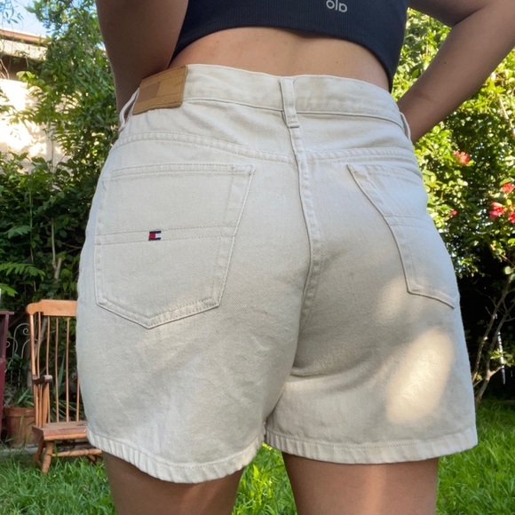 Tommy Hilfiger women’s khaki shorts - Picture 1 of 7